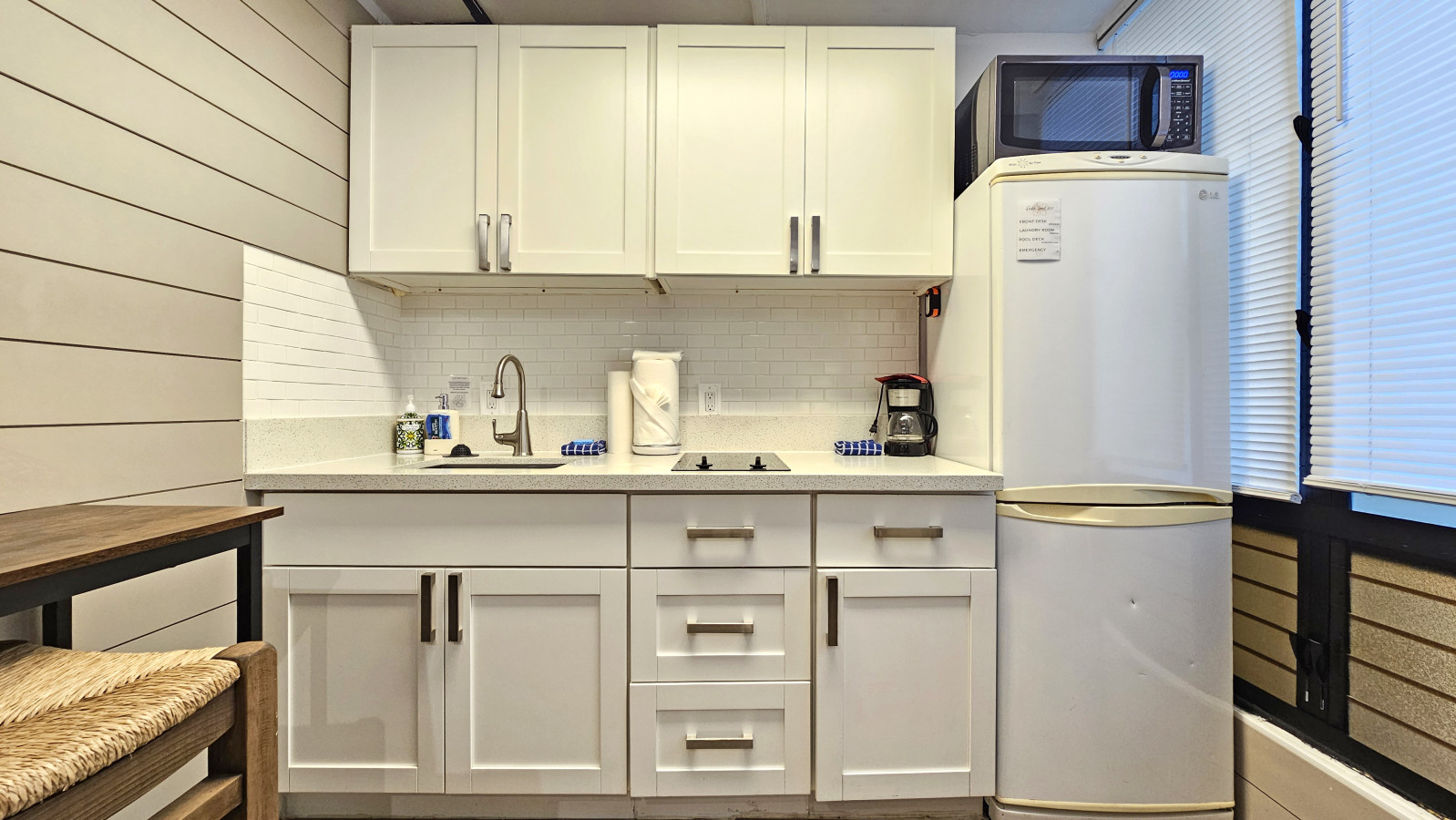 WGH 300 Kitchen Unit modern and updated | Photo 9