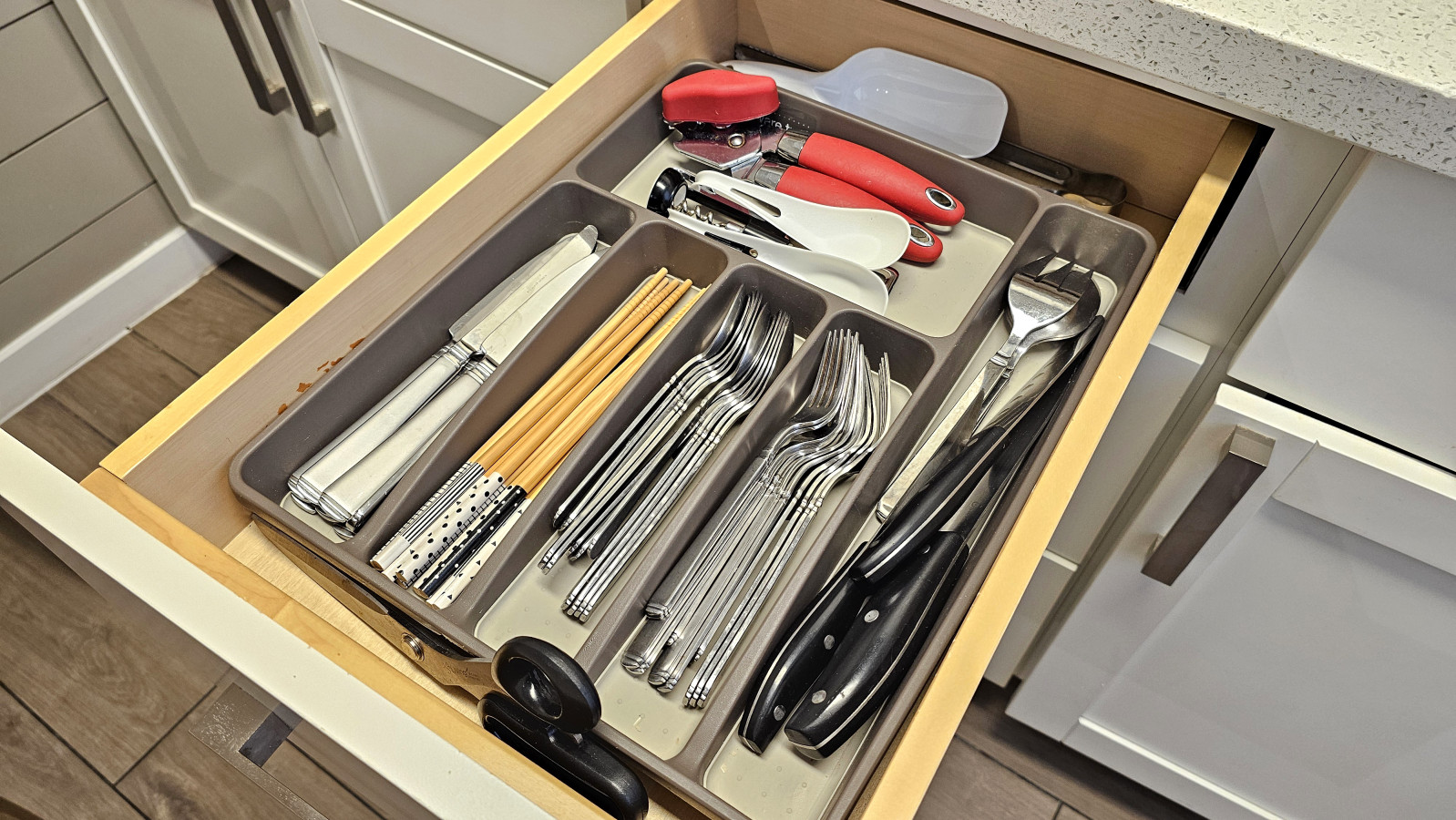 WGH 300 Kitchen Unit modern and updated | Photo 20