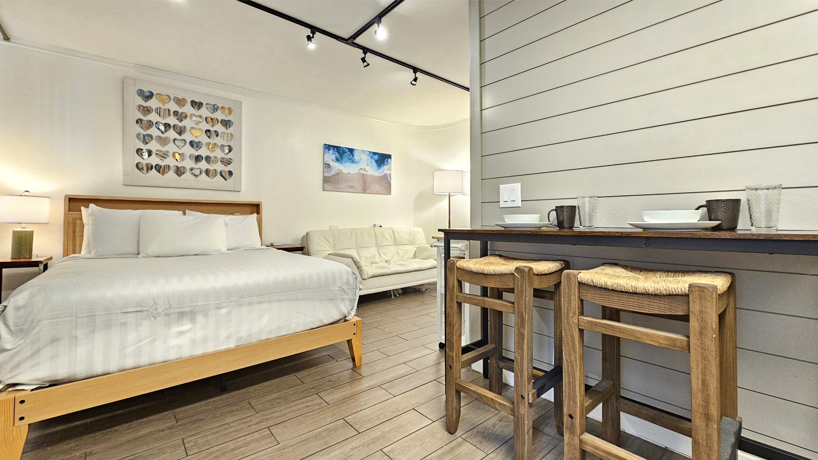 WGH 300 Kitchen Unit modern and updated | Photo 6