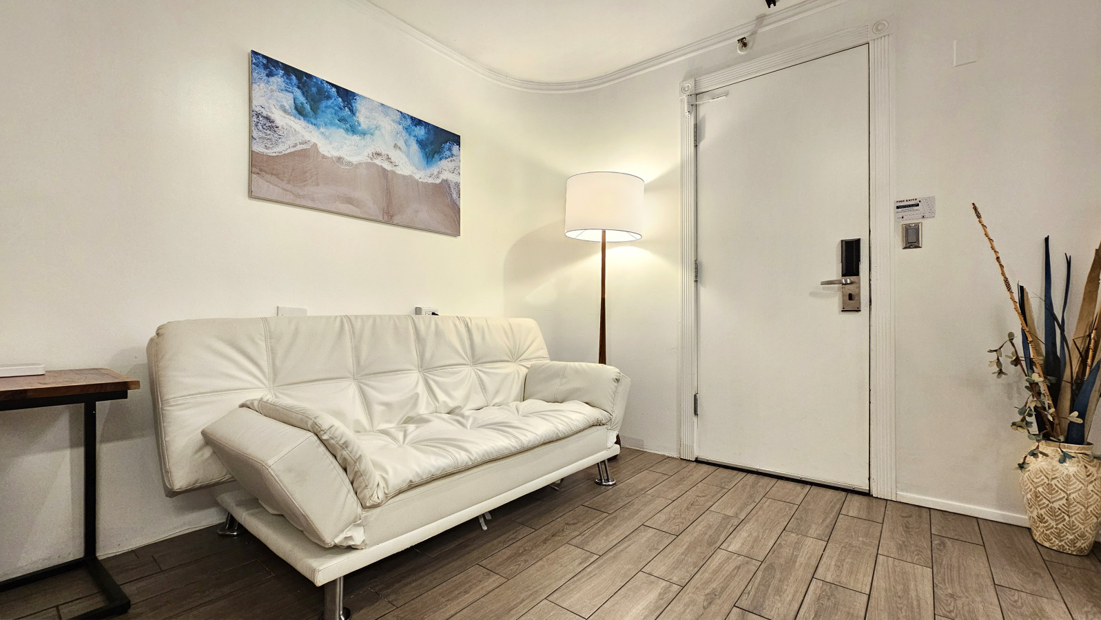 WGH 300 Kitchen Unit modern and updated | Photo 4