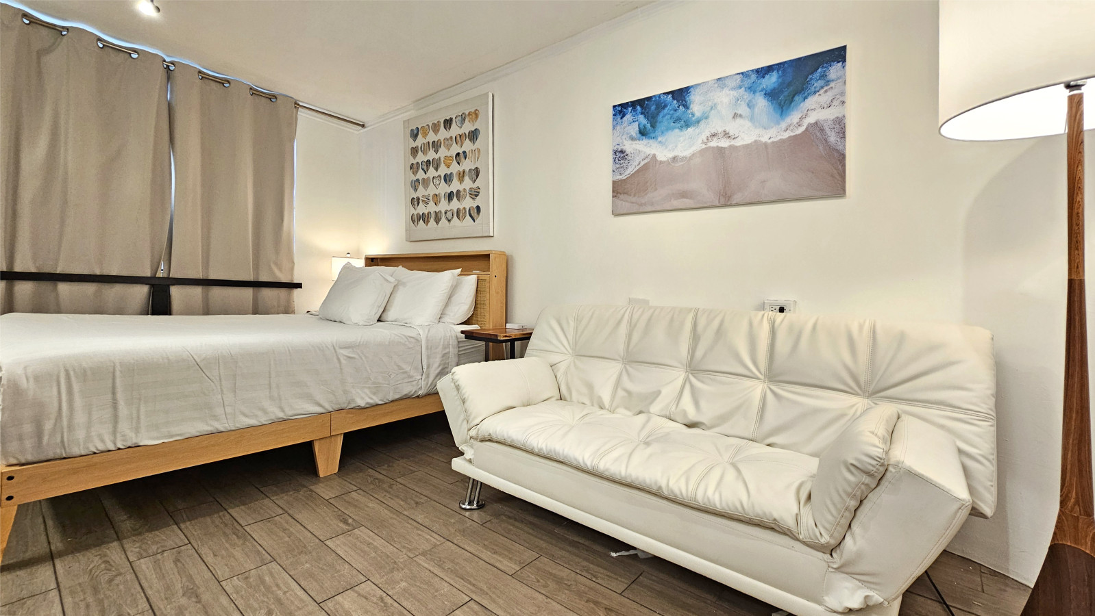 WGH 300 Kitchen Unit modern and updated | Photo 2