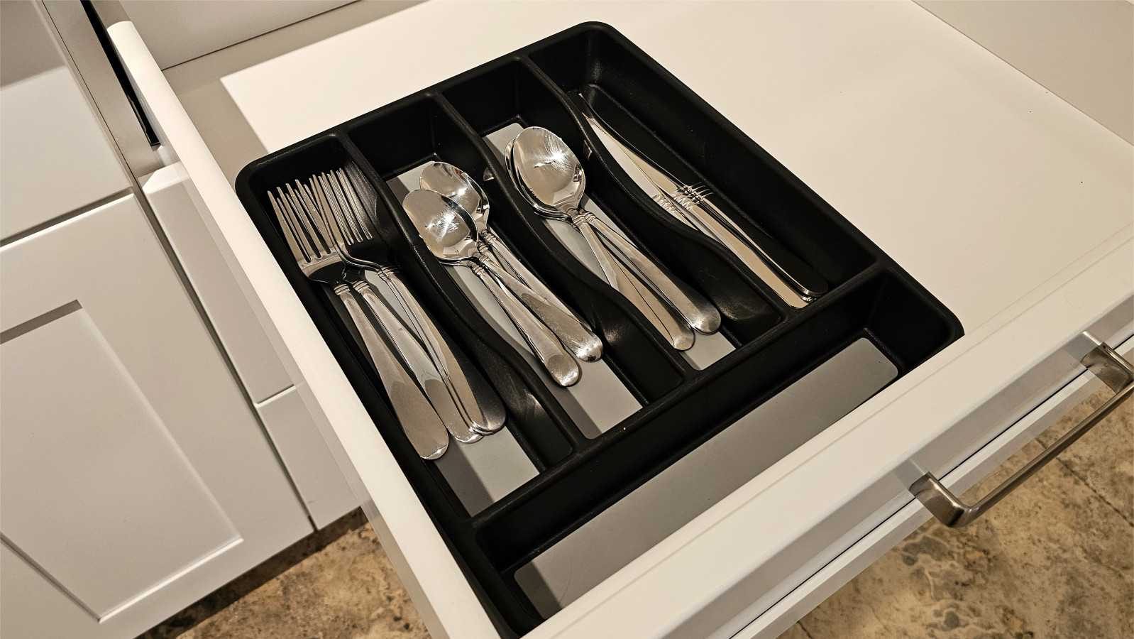 WGH 901 Kitchenette Unit with modern feel | Photo 12