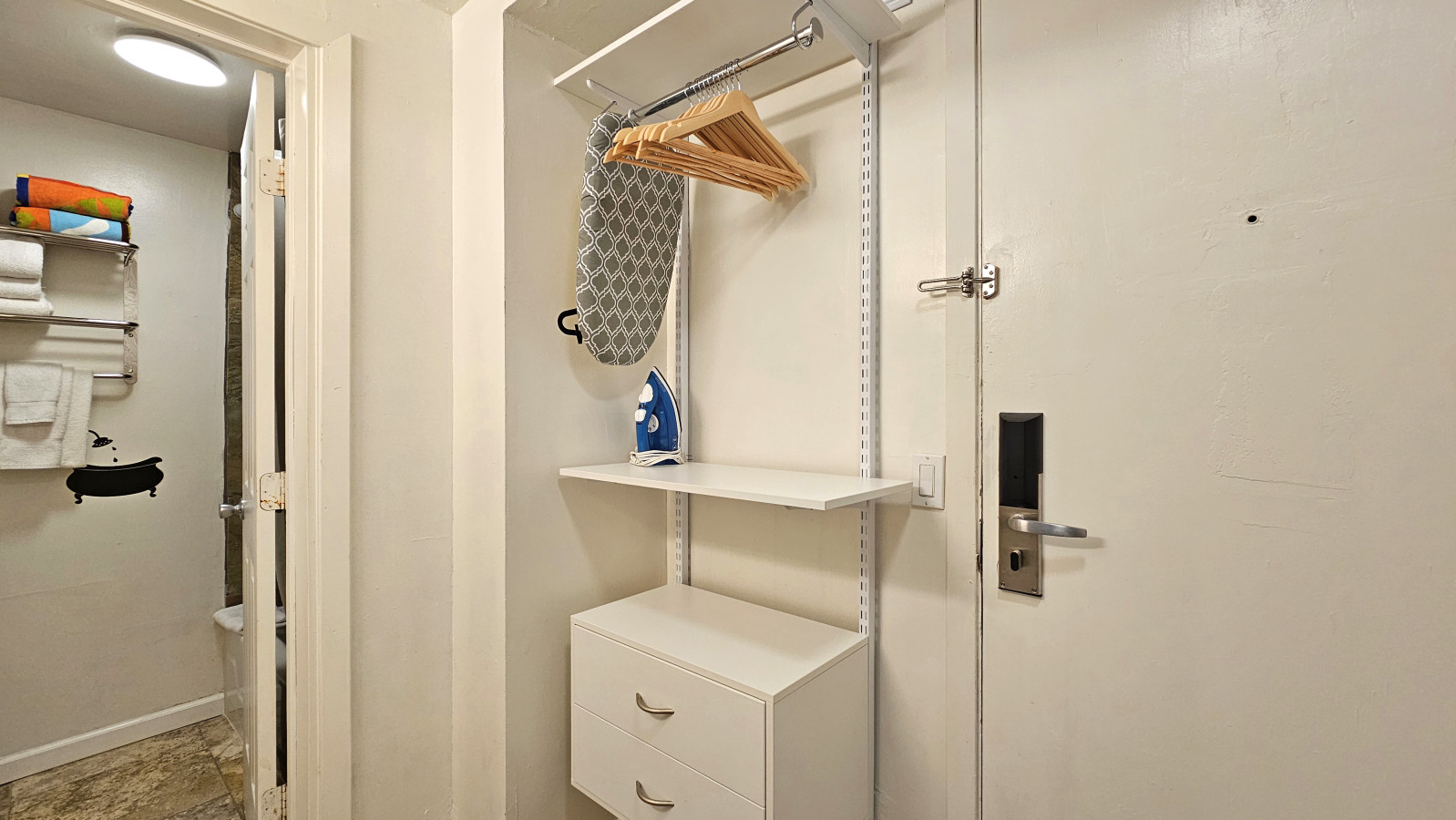 WGH 901 Kitchenette Unit with modern feel | Photo 8