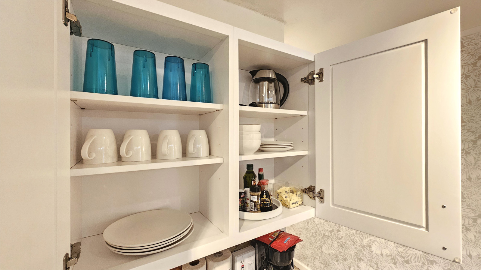 WGH 901 Kitchenette Unit with modern feel | Photo 9