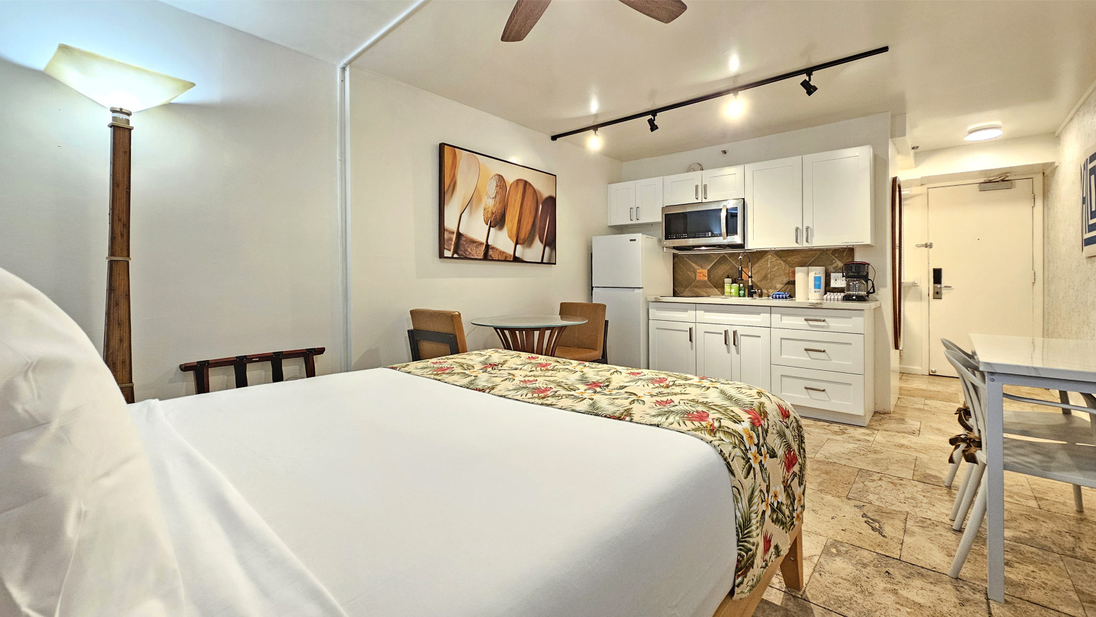 WGH 901 Kitchenette Unit with modern feel | Photo 2