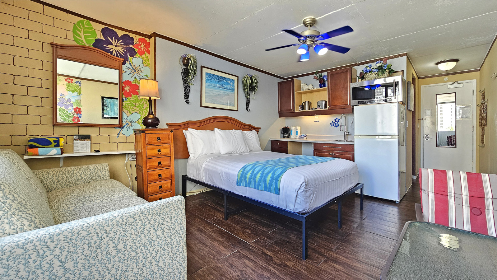 WGH 705 Cozy Queen Bed Studio