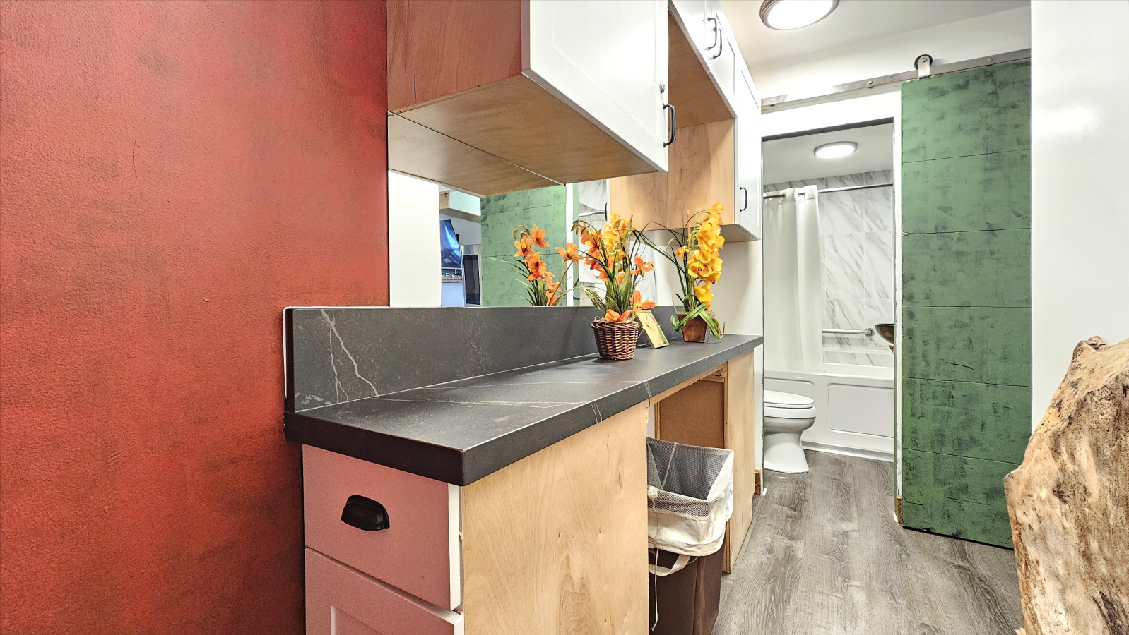 WG 716 | Ocean-View Studio ½Block to Wαiκῑκῑ Beach | Photo 14