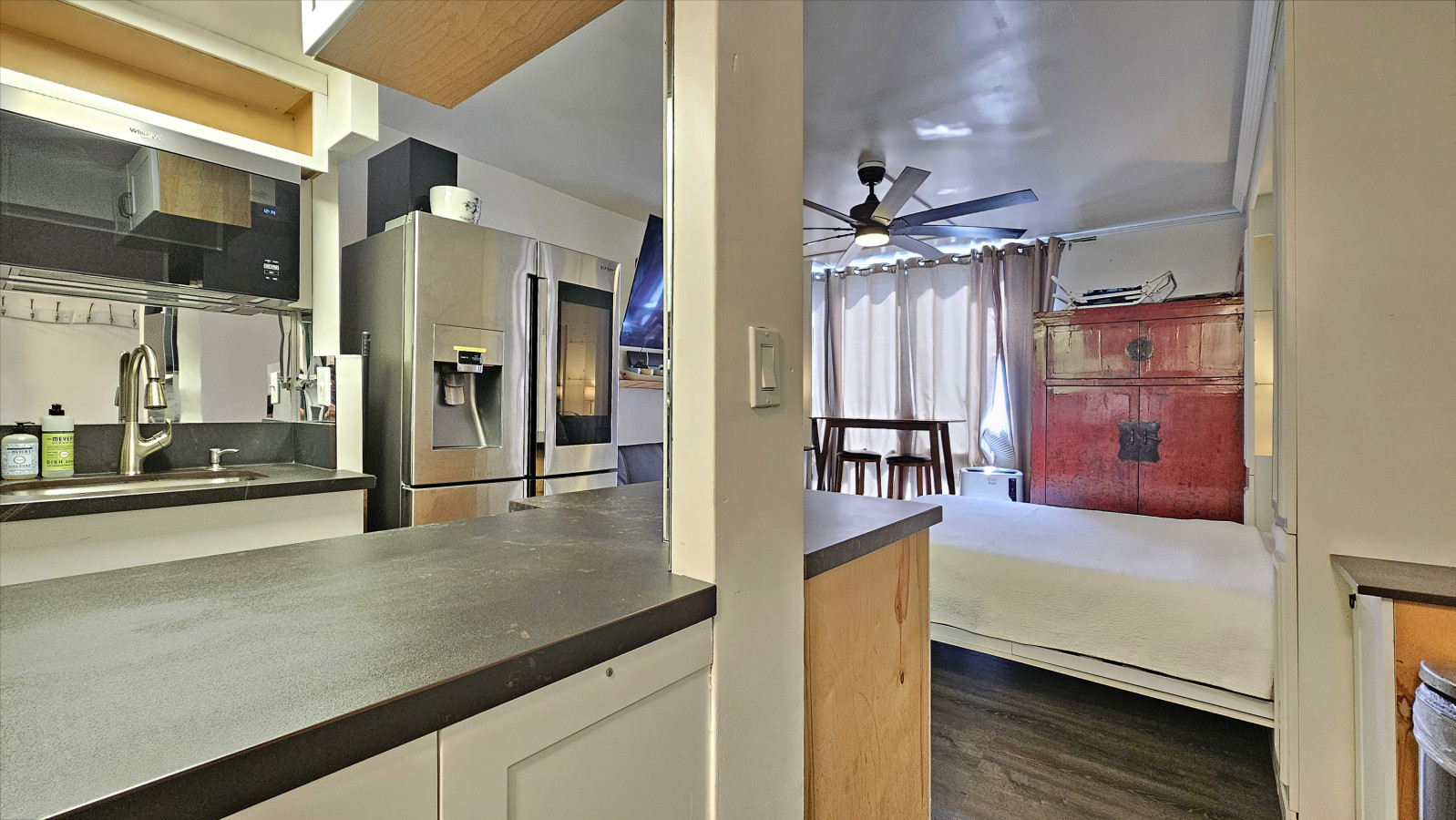 WG 716 | Ocean-View Studio ½Block to Wαiκῑκῑ Beach | Photo 18