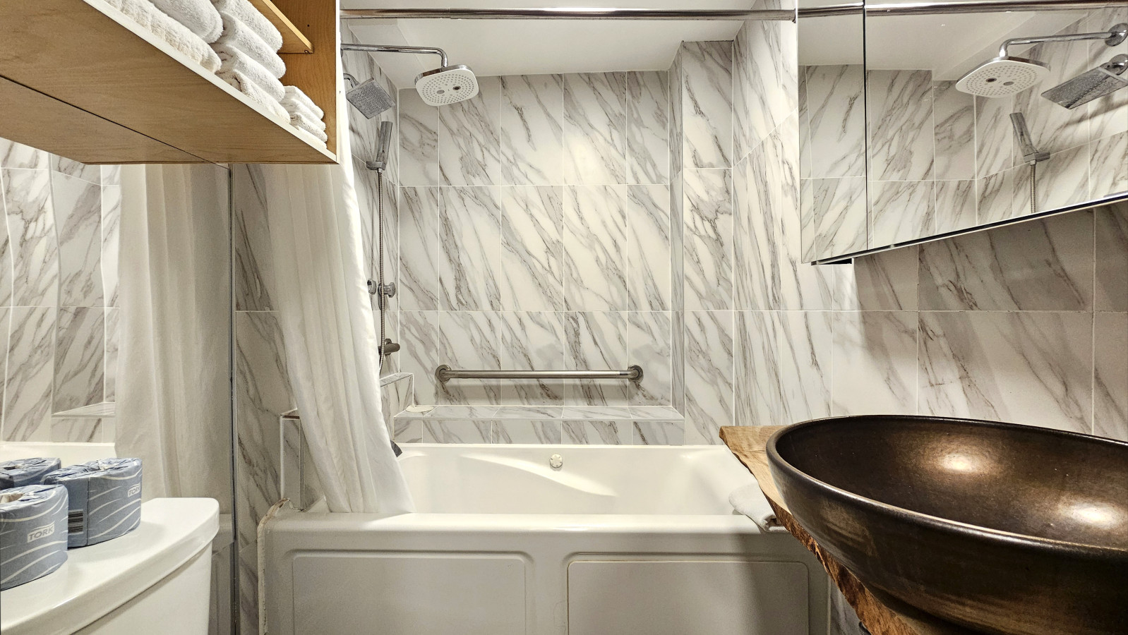 WG 716 | Ocean-View Studio ½Block to Wαiκῑκῑ Beach | Photo 10