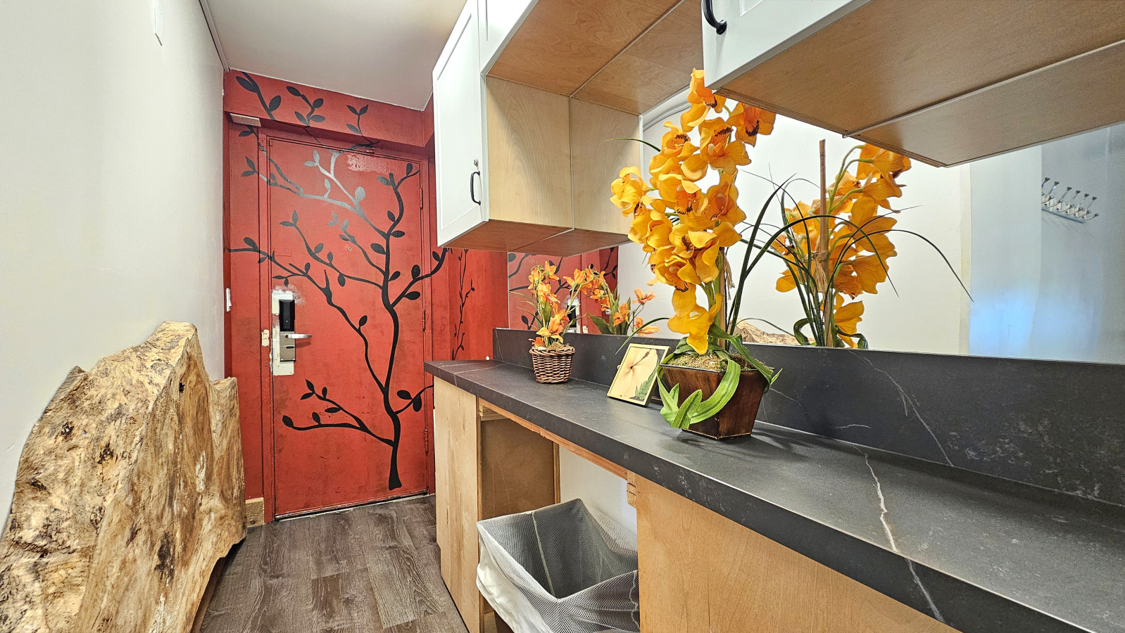 WG 716 | Ocean-View Studio ½Block to Wαiκῑκῑ Beach | Photo 22