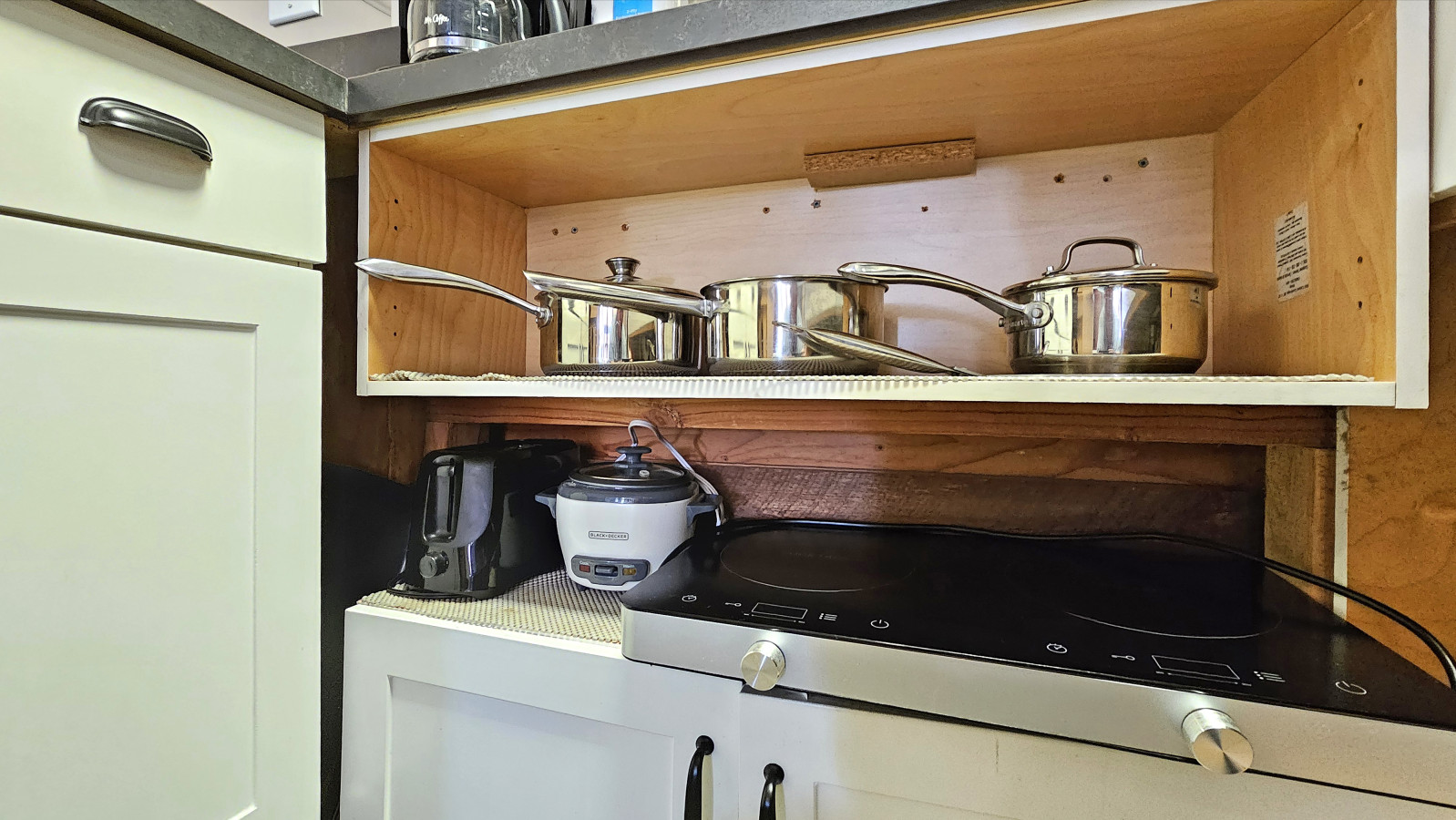 WG 716 | Ocean-View Studio ½Block to Wαiκῑκῑ Beach | Photo 21