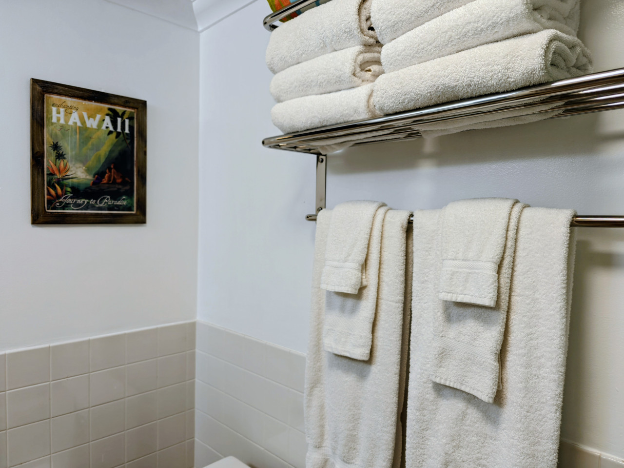 WGH 521 Kitchenette and modern refreshed 362 Sq.Ft. w/ futon and Queen Bed | Photo 6