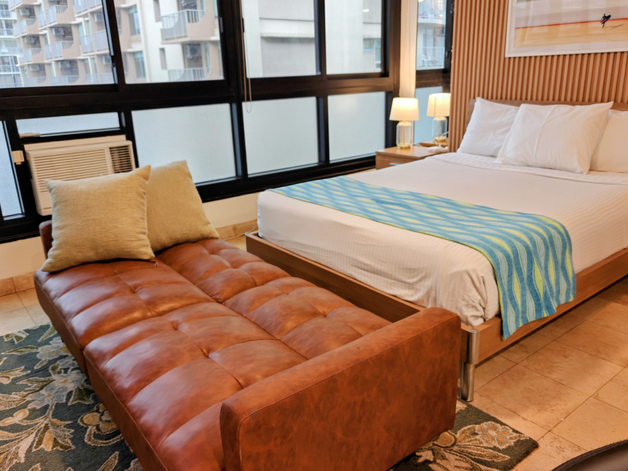 WGH 521 Kitchenette and modern refreshed 362 Sq.Ft. w/ futon and Queen Bed