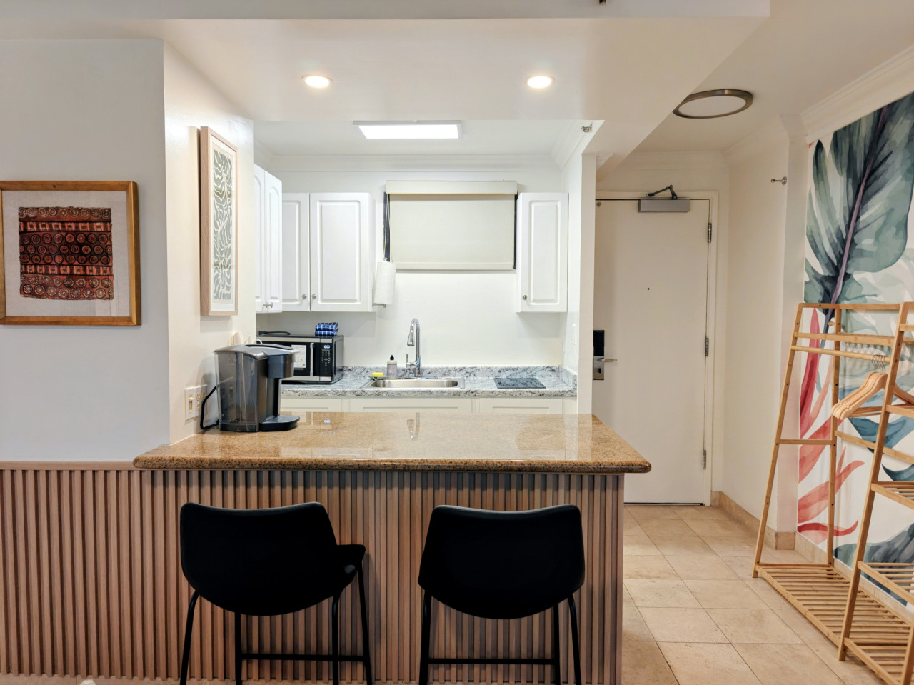 WGH 521 Kitchenette and modern refreshed 362 Sq.Ft. w/ futon and Queen Bed | Photo 4