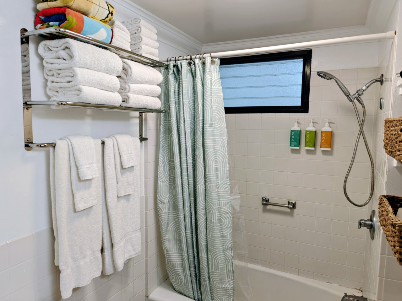 WGH 521 Kitchenette and modern refreshed 362 Sq.Ft. w/ futon and Queen Bed | Photo 5