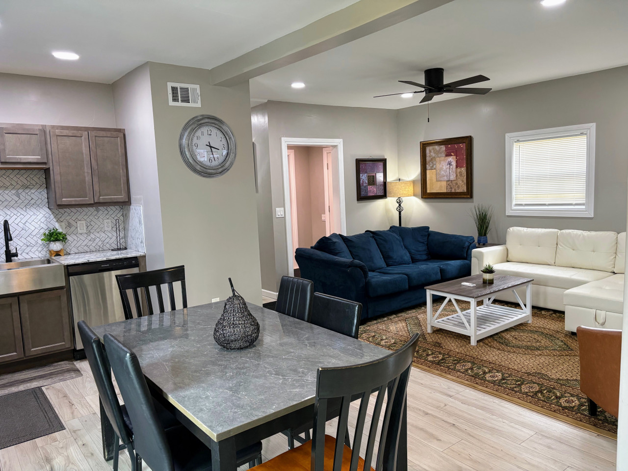 Charming House With Fenced Yard And Cozy Ambiance - Delightful Retreat - Buffalo, NY