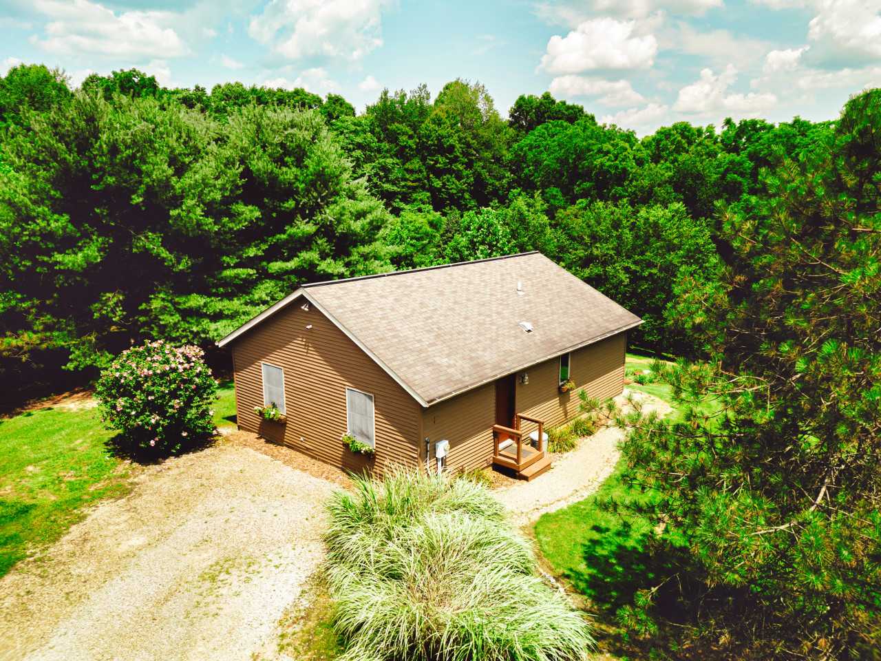 The Freedom — Romantic Hocking Hills cabin with fire pit near Cedar Falls