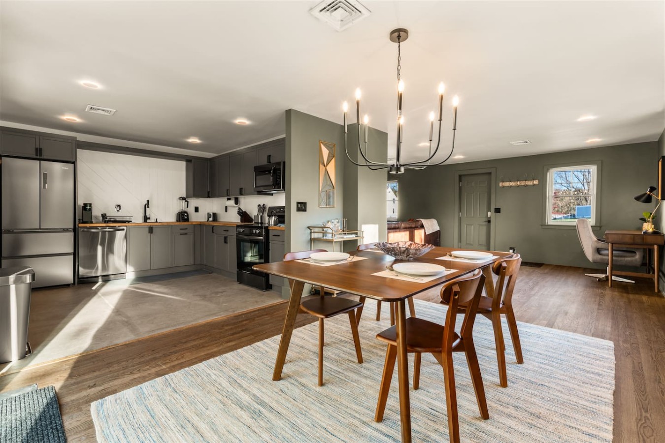 #42 - Stunning Modern 2 Br Home - 2 Min From Hwy - Connecticut