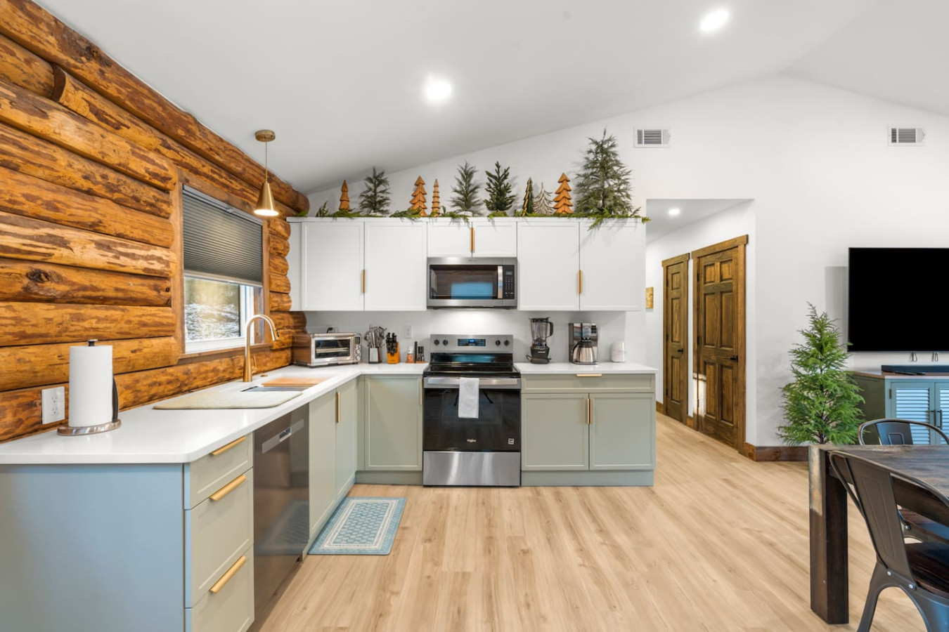 #43- Modern Luxury Log Cabin Retreat | Fire Pit - Connecticut