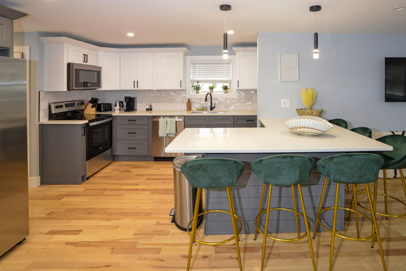 Lake Access 4 Bed 3 Bath HOT TUB 6