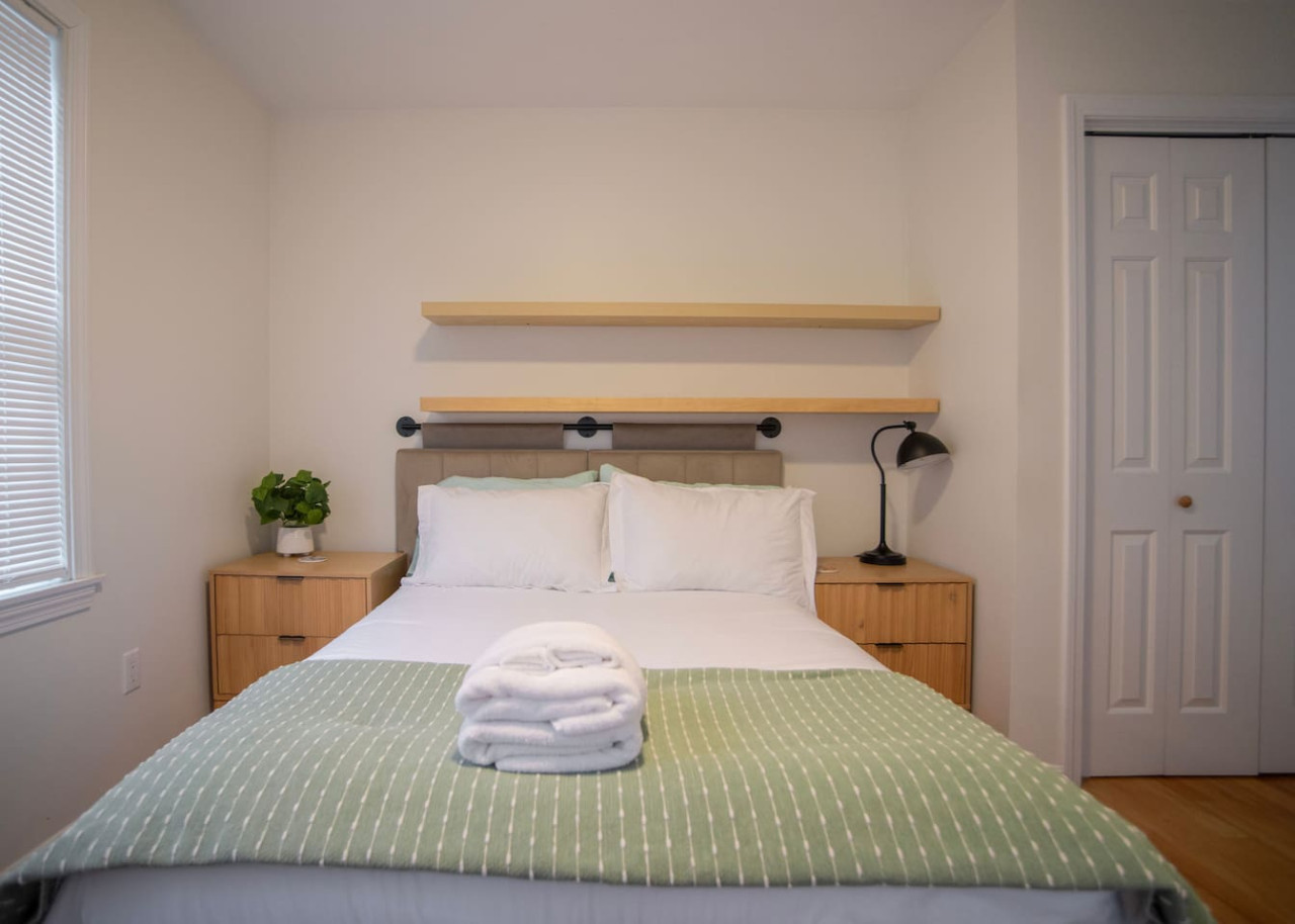 Spacious Coastal Townhome | Deck & Parking 4