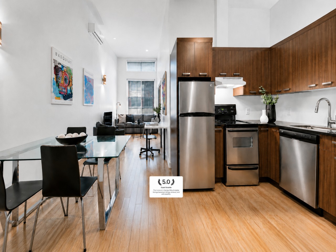 Spacious Mezzanine Loft With Modern Amenities - Stylish Urban Retreat - Montréal