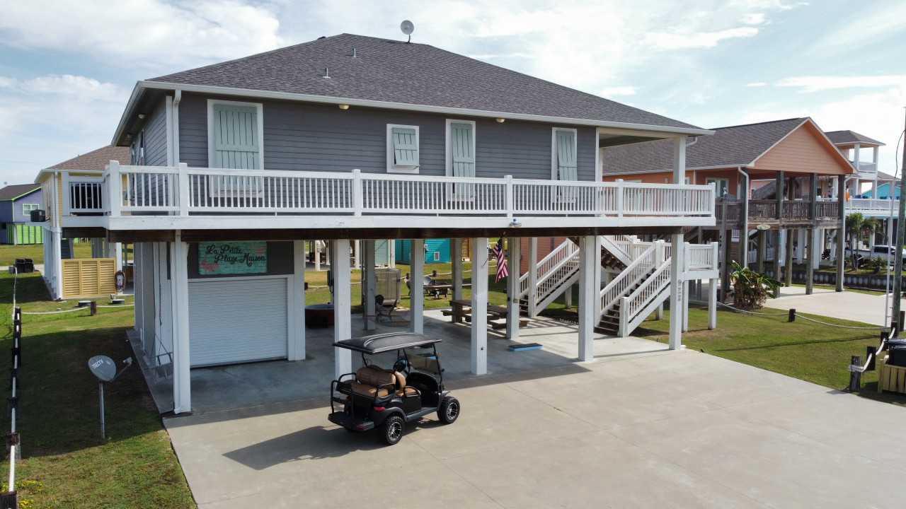 Hot Tub~Golf Cart~Near beach~Coastal Retreat