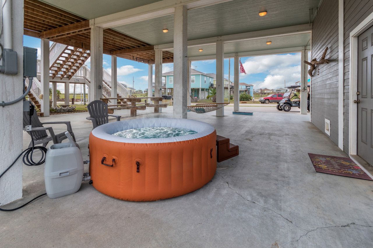 Hot Tub~Golf Cart~Near beach~Coastal Retreat 2