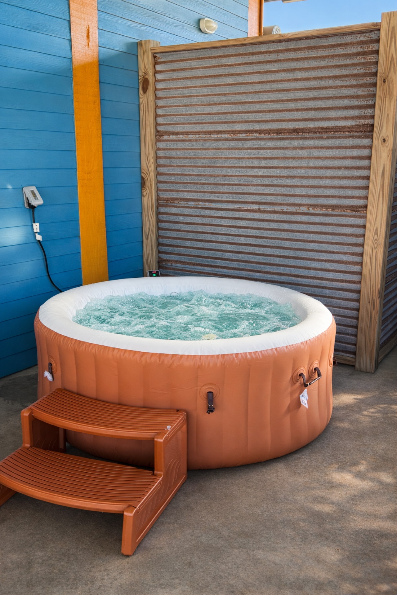 Hot tub-King Bed-Walk to Beach-Three Little Birds 4