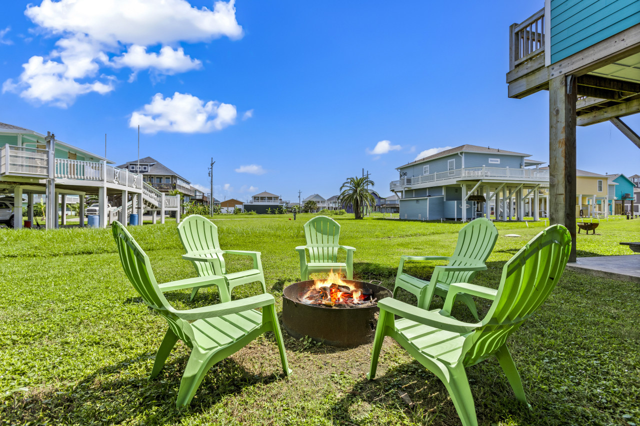 Hot tub-King Bed-Walk to Beach-Three Little Birds 3