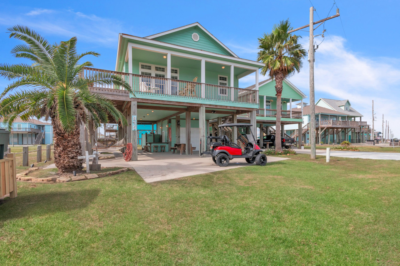A'Bout Time Beach Retreat~Steps from beach~Golf cart