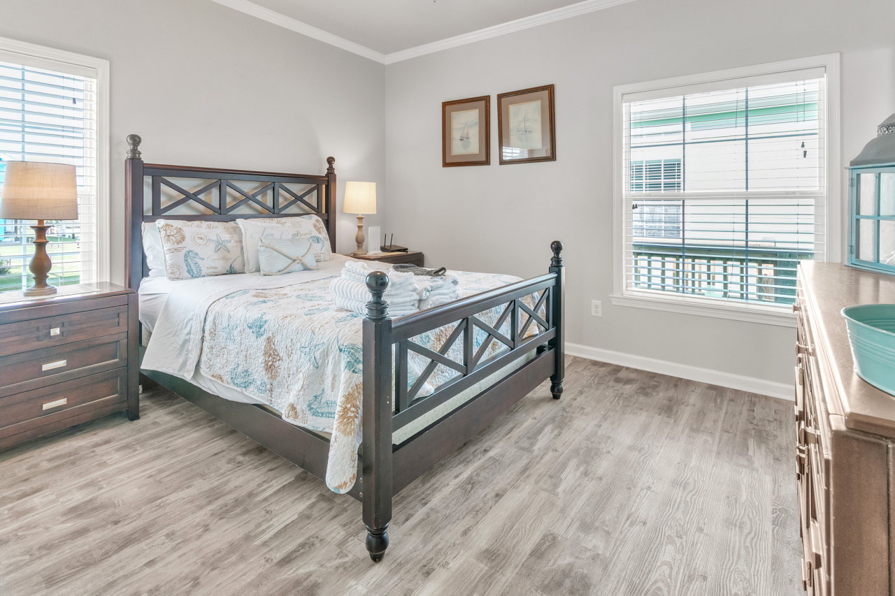 A'Bout Time Beach Retreat~Steps from beach~Golf cart 4