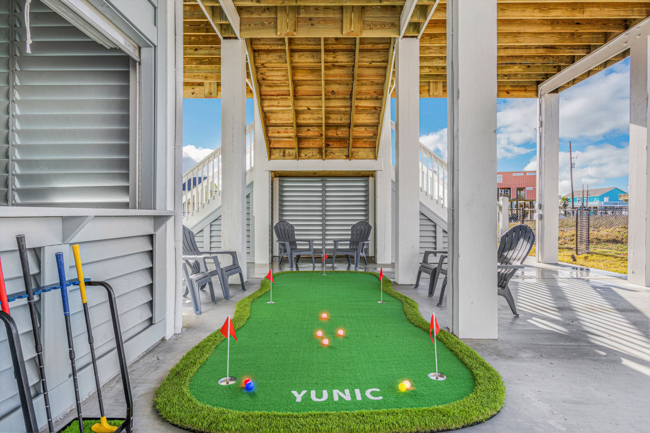 Luxury Beach House~Glow in dark golf~Game Room 3