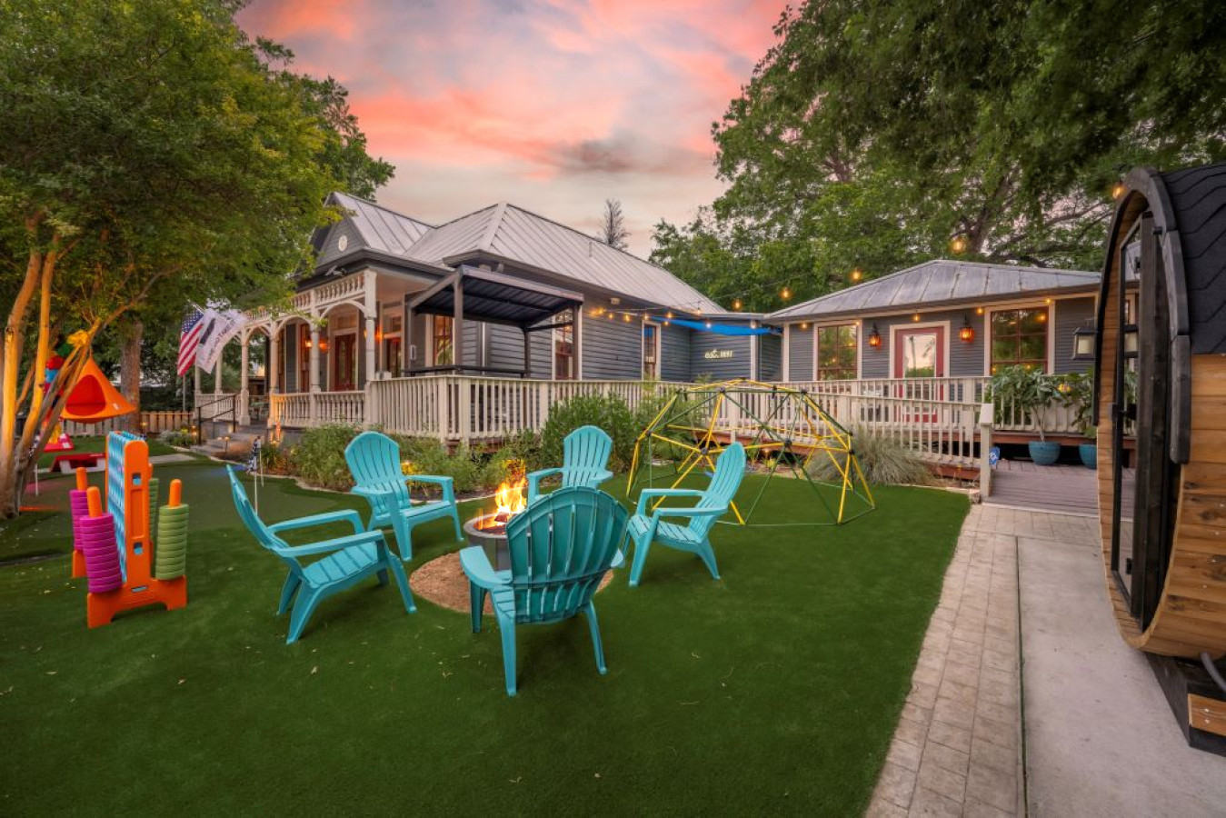 Hot Tub~Sauna~Fire Pit~Putting green~Downtown