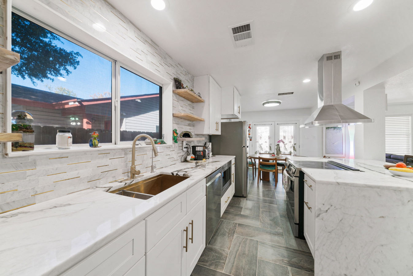 SeaWorld 15min~Themed Kids Rooms~Patio Fun~Play 2