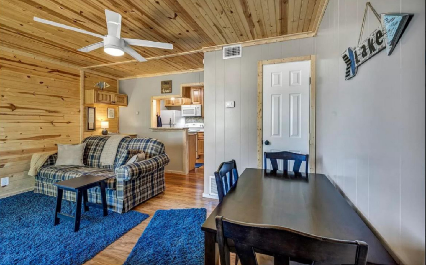 Waterfront Getaway~Lake Access~Deck~BBQ Grill 3