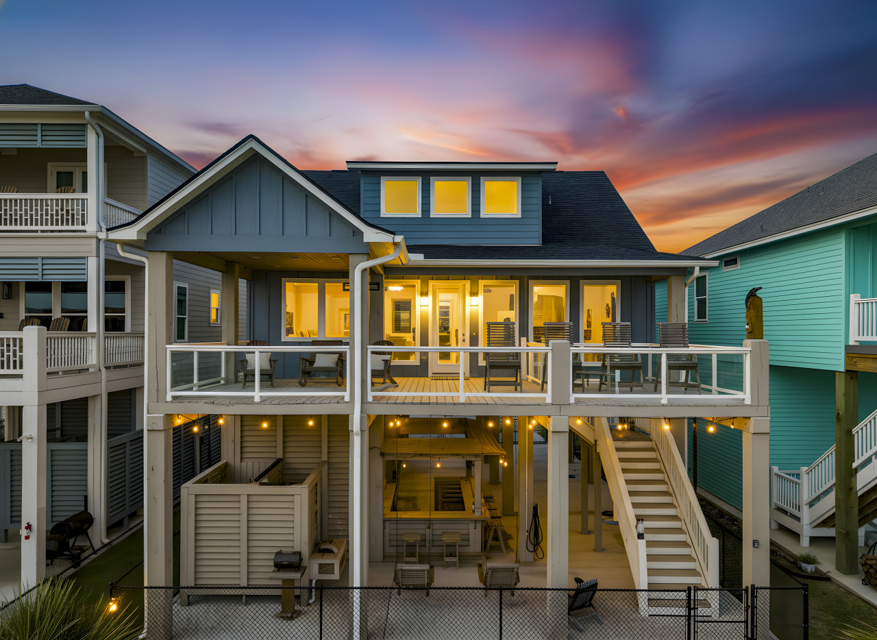 Near Beach~Tiki Bar~Swings~Beautiful Design