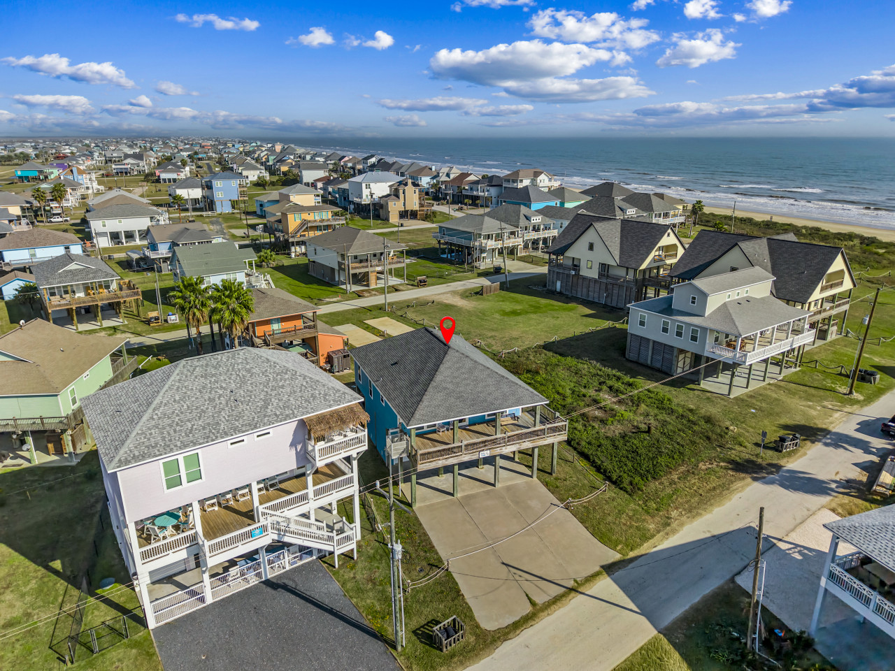 Near beach~BBQ Grill~Swing~Sweeping Deck~Updated~Villa Verdie 4