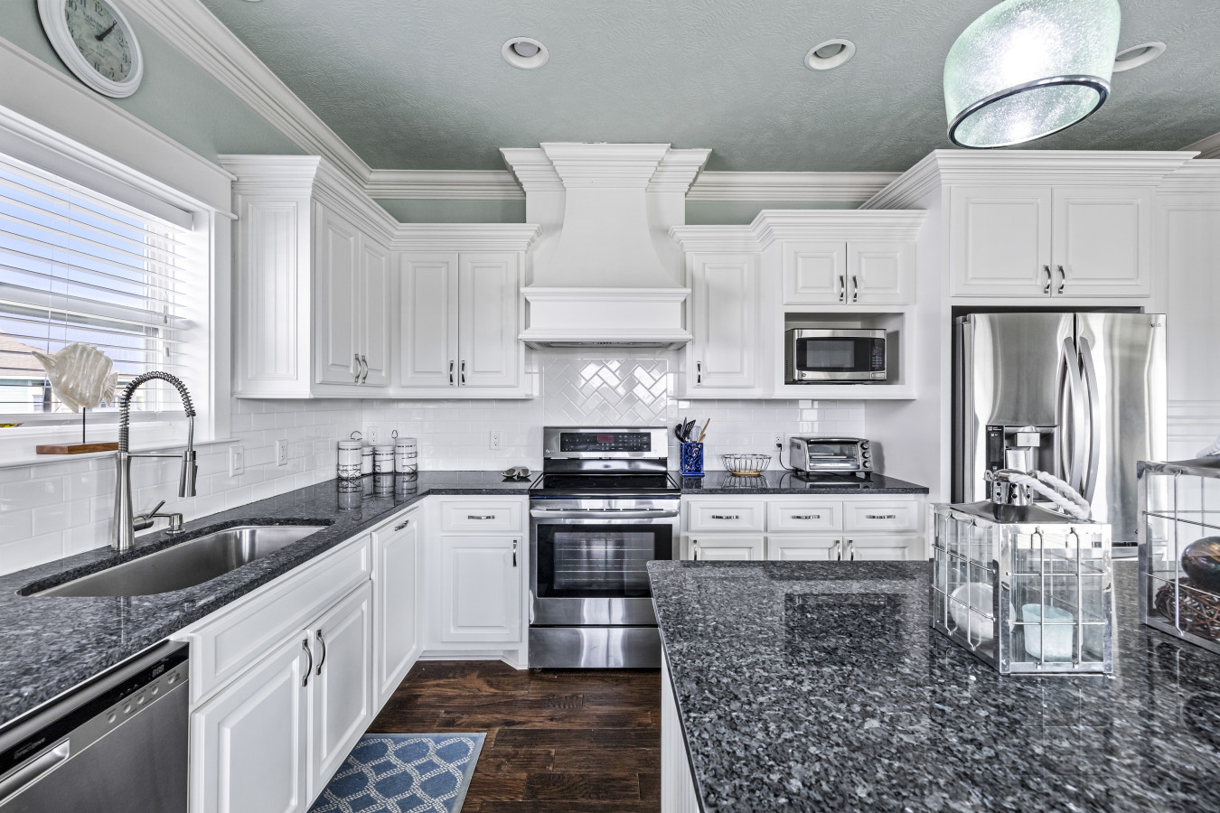 Near beach~BBQ Grill~Swing~Sweeping Deck~Updated~Villa Verdie 2