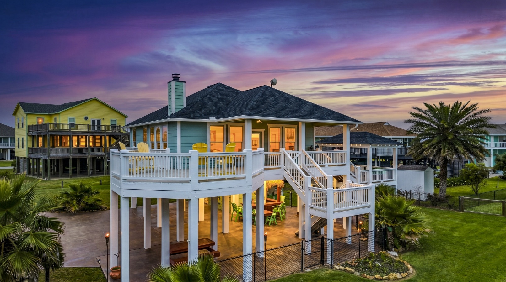 Tiki Bar~Golf Cart~BBQ~ExpansiveDecks~Beach Access