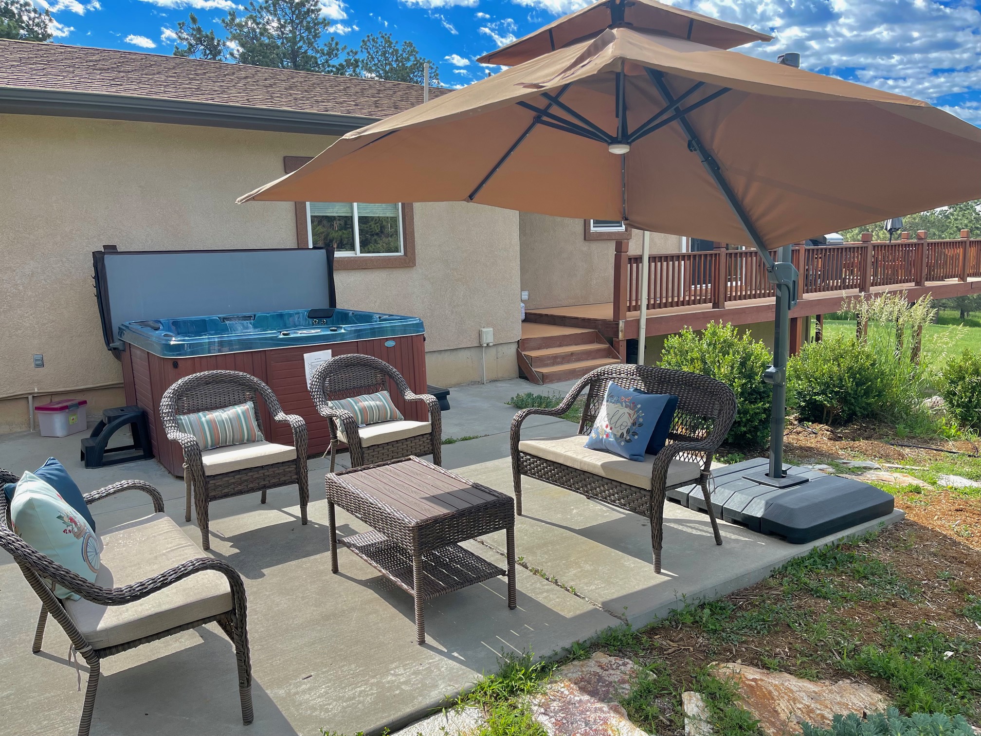 Pikes Peak Vista House 5 BD 4 BA, Hot Tub and Acreage