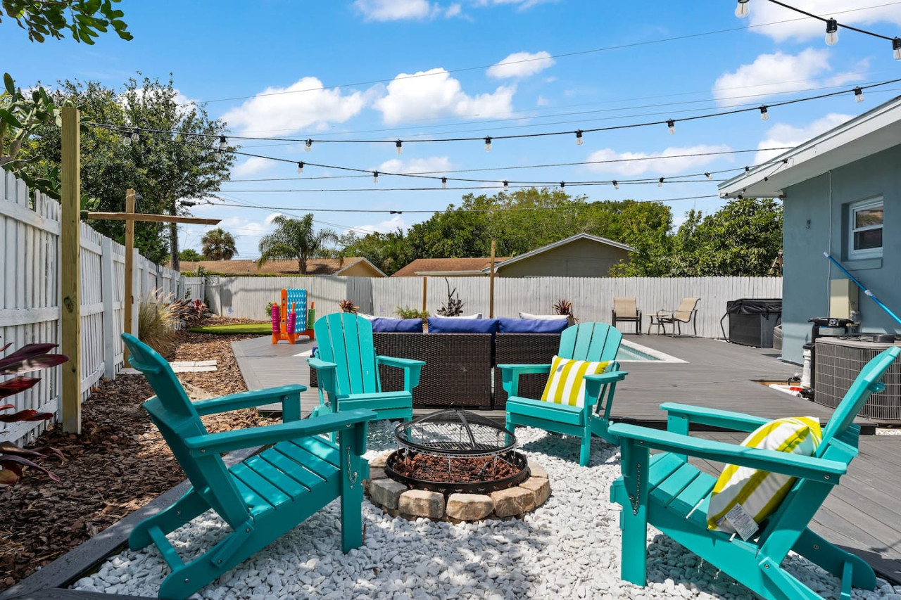 StaySocial Beachhouse Pool Hottub putput sleeps 12