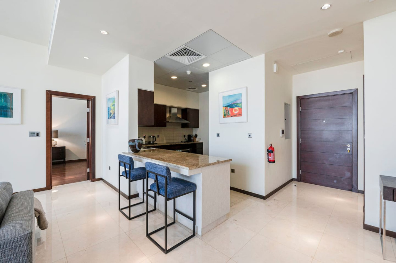 2 BD Tiara Palm Views, Beach & Pool, Amazing views — image 9 of 35