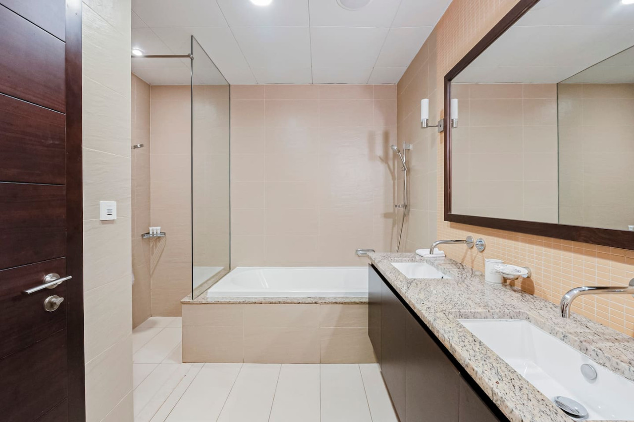 2 BD Tiara Palm Views, Beach & Pool, Amazing views — image 18 of 35
