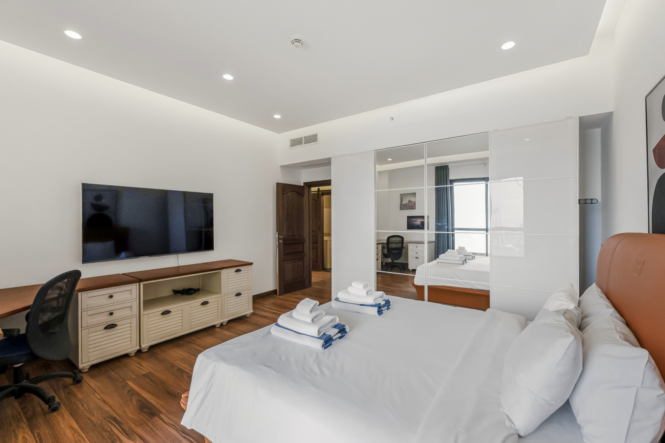 JBR Bahar Beach Views, 4 beds — image 39 of 51