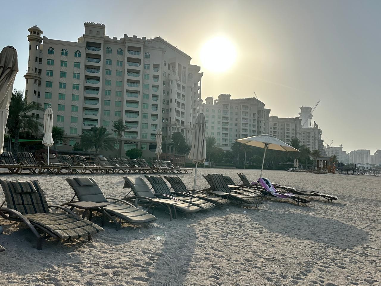 Al Dabas Beach Views, 3BD Sleeps 6, Beachfront — image 39 of 41