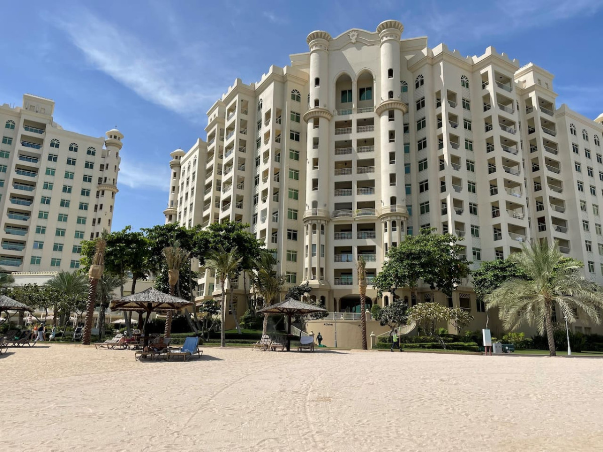 Al Dabas Beach Views, 3BD Sleeps 6, Beachfront — image 4 of 37