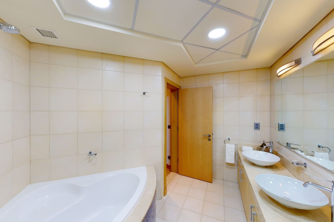 Al Dabas Beach Views, 3BD Sleeps 6, Beachfront — image 19 of 37