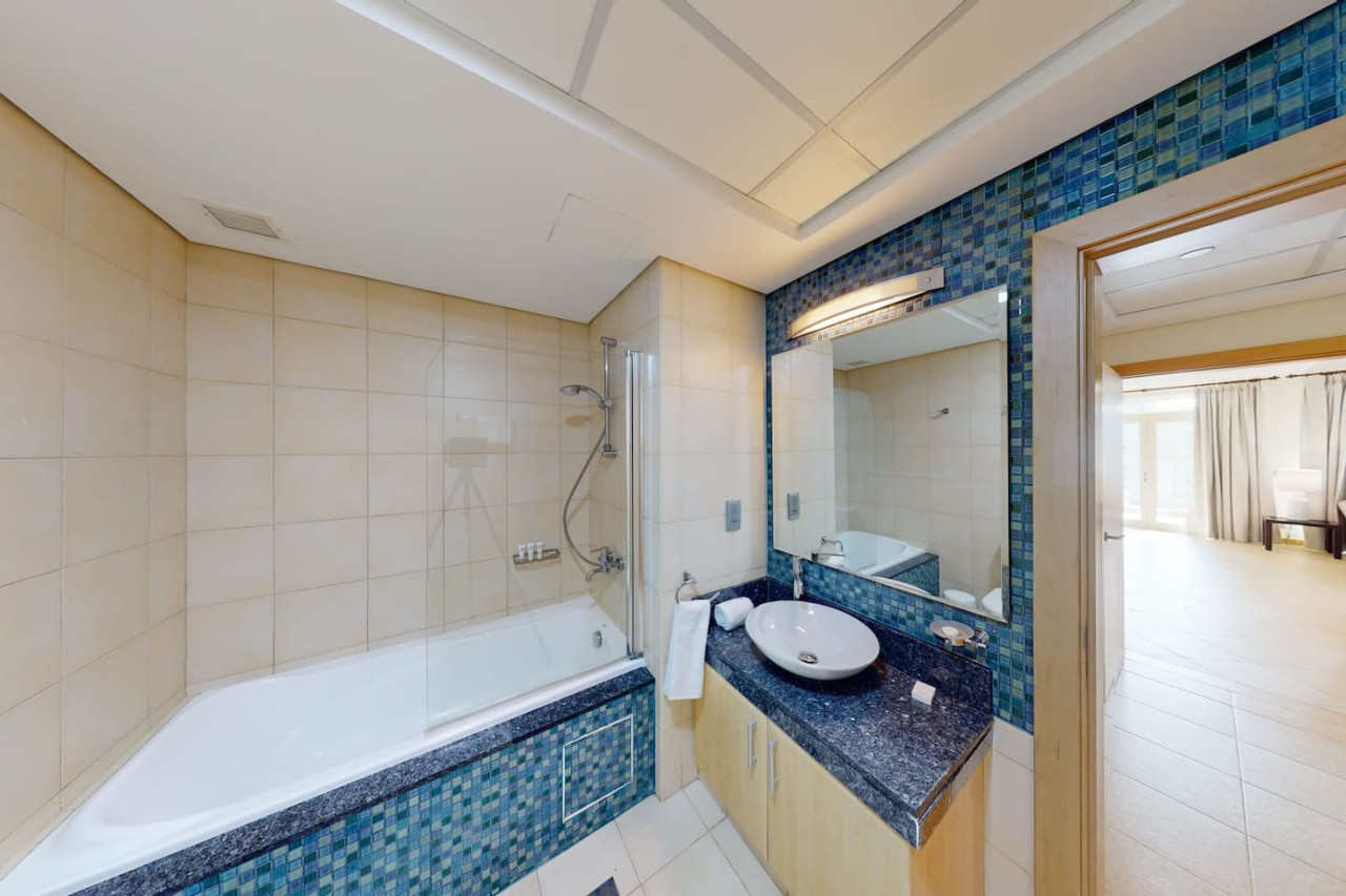 Al Dabas Beach Views, 3BD Sleeps 6, Beachfront — image 23 of 37
