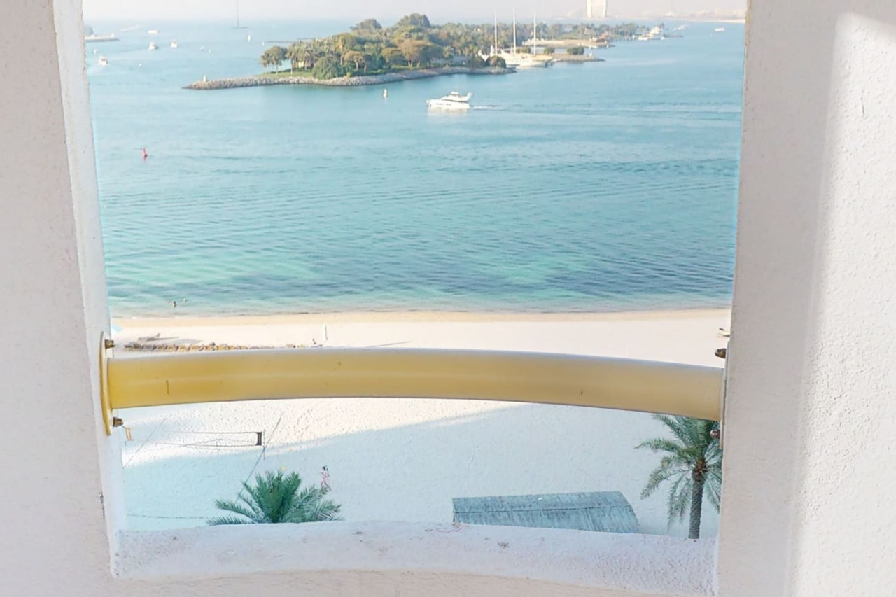 Al Dabas Beach Views, 3BD Sleeps 6, Beachfront — image 30 of 37